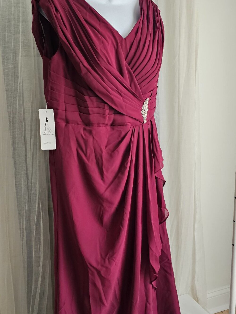 Women's V neck Sleeveless Maxi Wedding Dress Wine Size 16W NWT